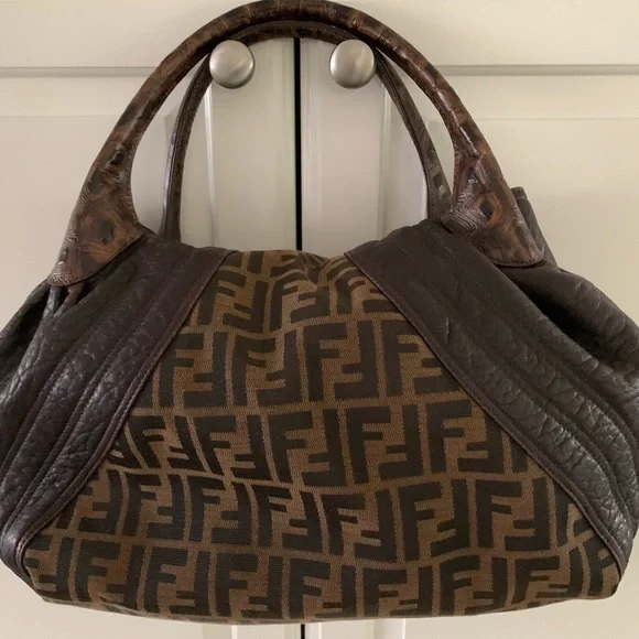 👛FENDI Spybag - Picture 5 of 9